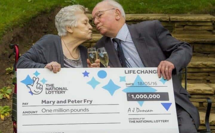 Manželé s výhrou 1 000 000 liber v loterii