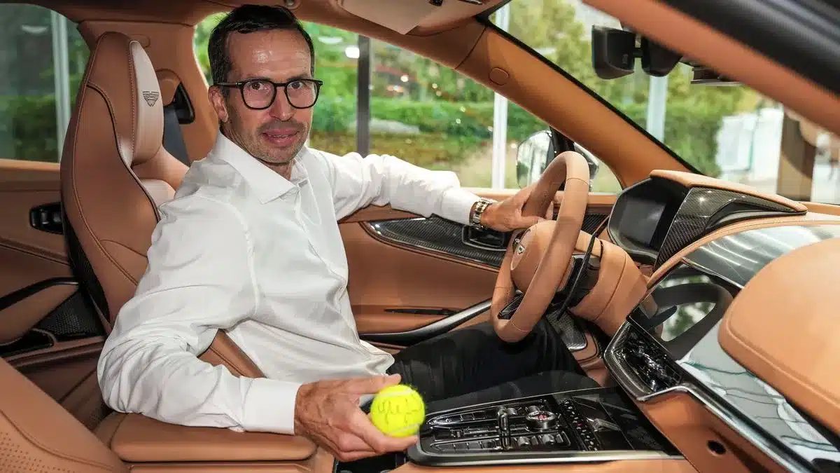 Radek Štěpánek v autě